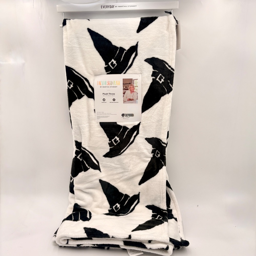 Martha Stewart Everyday Halloween Witch Hat Plush Throw Blanket Black White